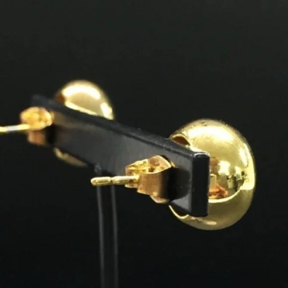 CHANEL Vintage Gold tone Stud pierced Earrings (rare) with COA - Picture 5 of 7